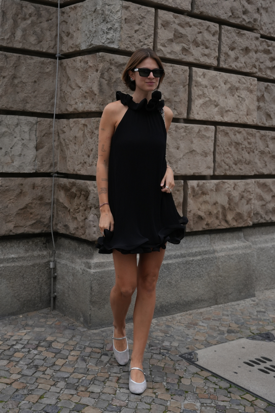 CMKIRA – PLEATED DRESS IN BLACK
