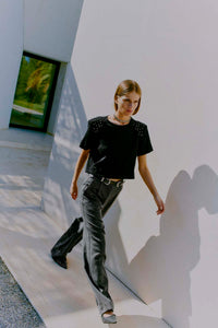 CMMUSE - T-SHIRT WITH SHOULDER PADS IN BLACK