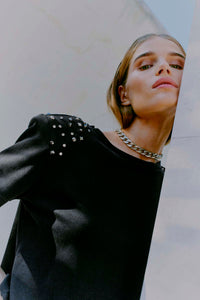 CMMUSE - T-SHIRT WITH SHOULDER PADS IN BLACK