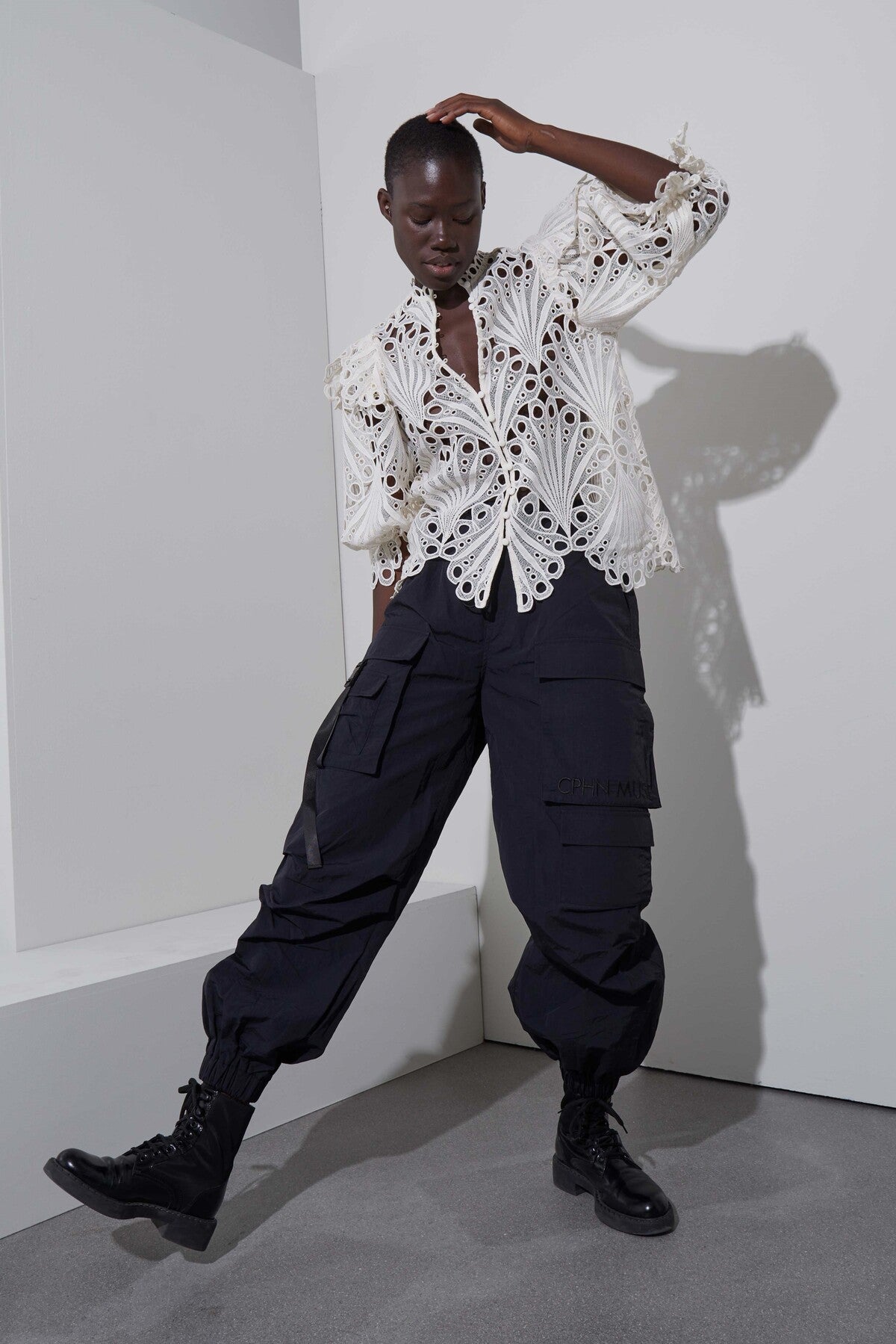 Cmmoonlight - Blouse met gatpatroon in wit, gebroken wit