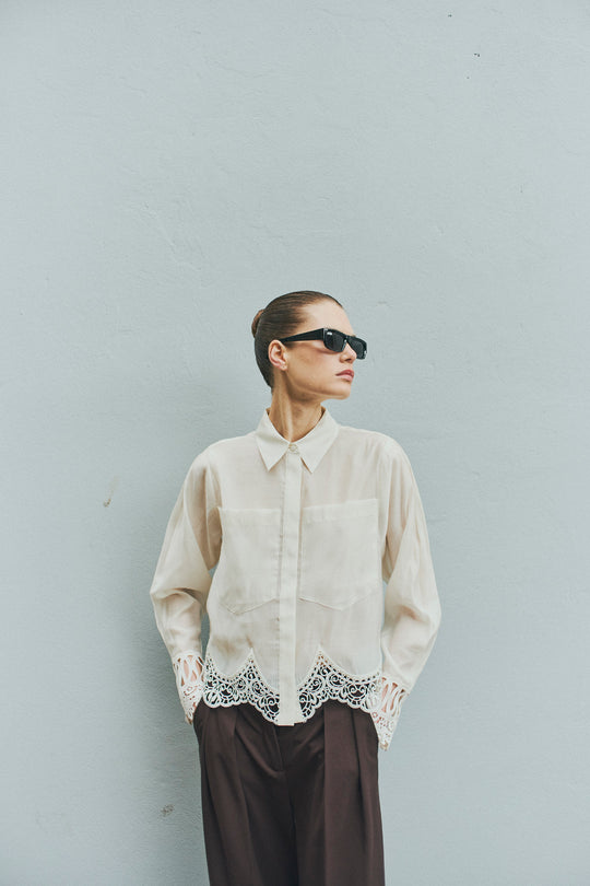 CMMOLLY - SHIRT WITH LACE EDGING IN OFF-WHITE