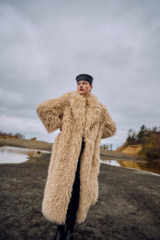 CMFURLY – FAUX FUR COAT IN WHITE