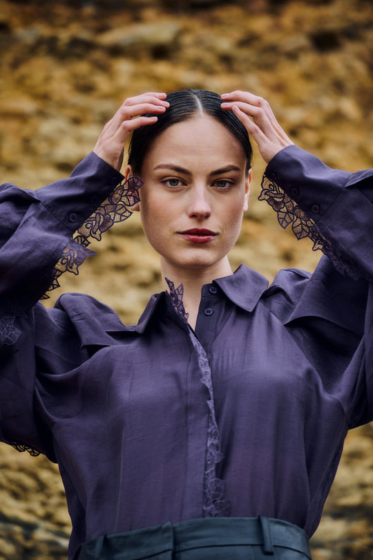 CMMOLLY – SHIRT WITH LACE TRIM IN DARK PURPLE