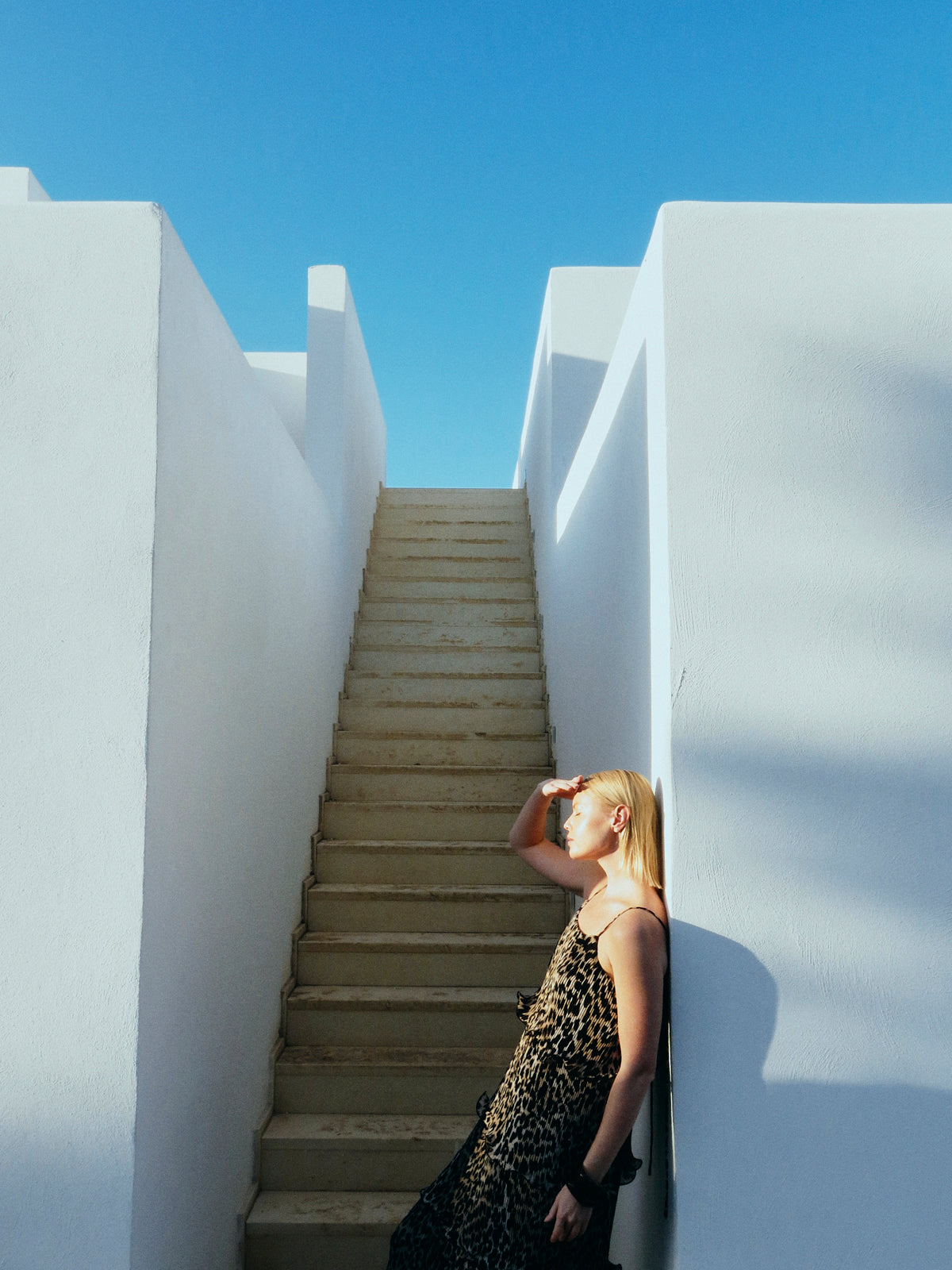 Cmkira - geplooide jurk met ruches in luipaard