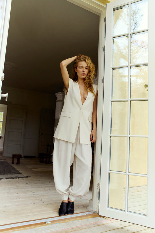 CMTAILOR - LONG WAISTCOAT IN WHITE