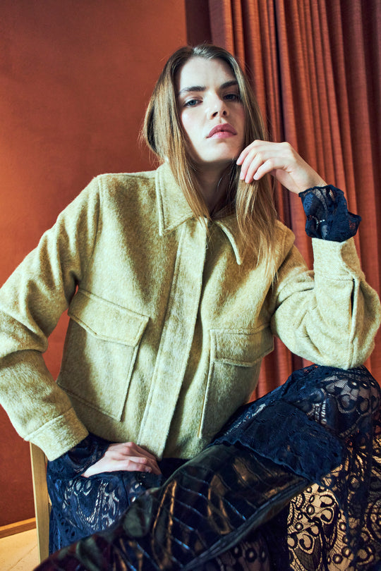 Cmrattan - jas in geel