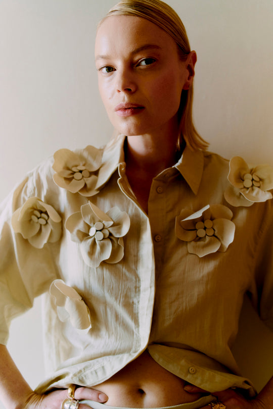 CMSIMI - SHIRT WITH HANDMADE FLOWERS IN BEIGE