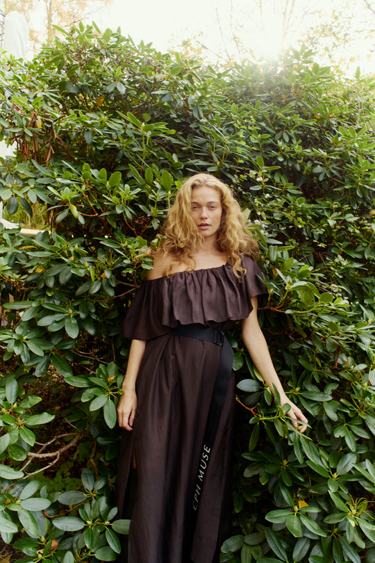 CMMOLLY - DRESS WITH RUFFLES AND BELT IN BROWN