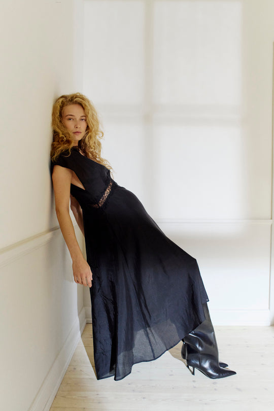 CMMOLLY – DRESS WITH LACE DETAILS IN BLACK