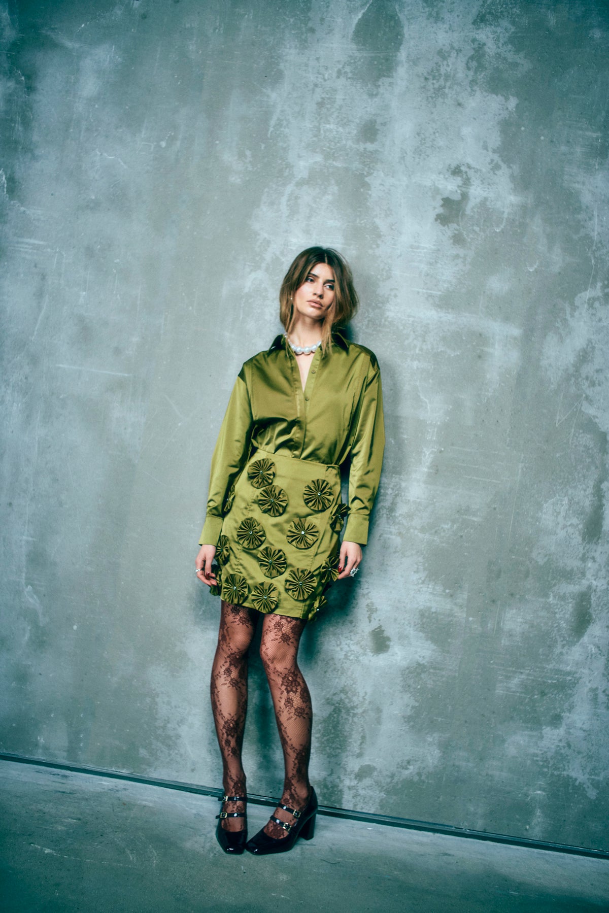 CMTINO - SKIRT WITH FLORAL DECORATIONS IN KHAKI GREEN