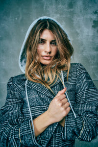 Cmhoodie - jas met afneembare kap in zwart en gebroken wit