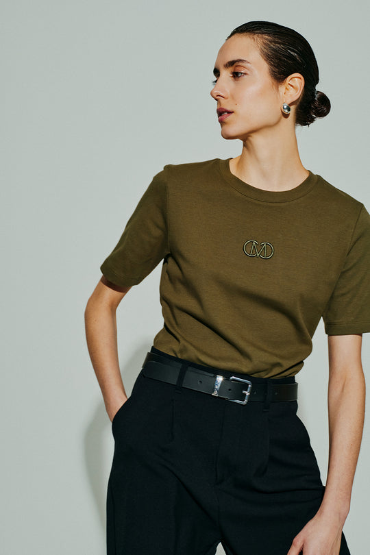 CMMUSE – T-SHIRT WITH EMBROIDERED LOGO DETAIL IN GREEN