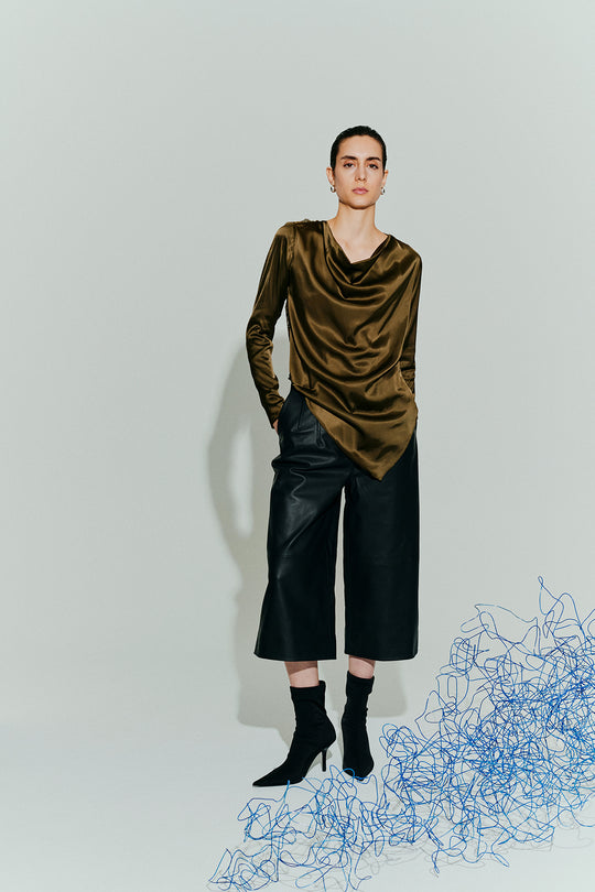 CMROYAL – LEATHER BERMUDA SHORTS IN BLACK