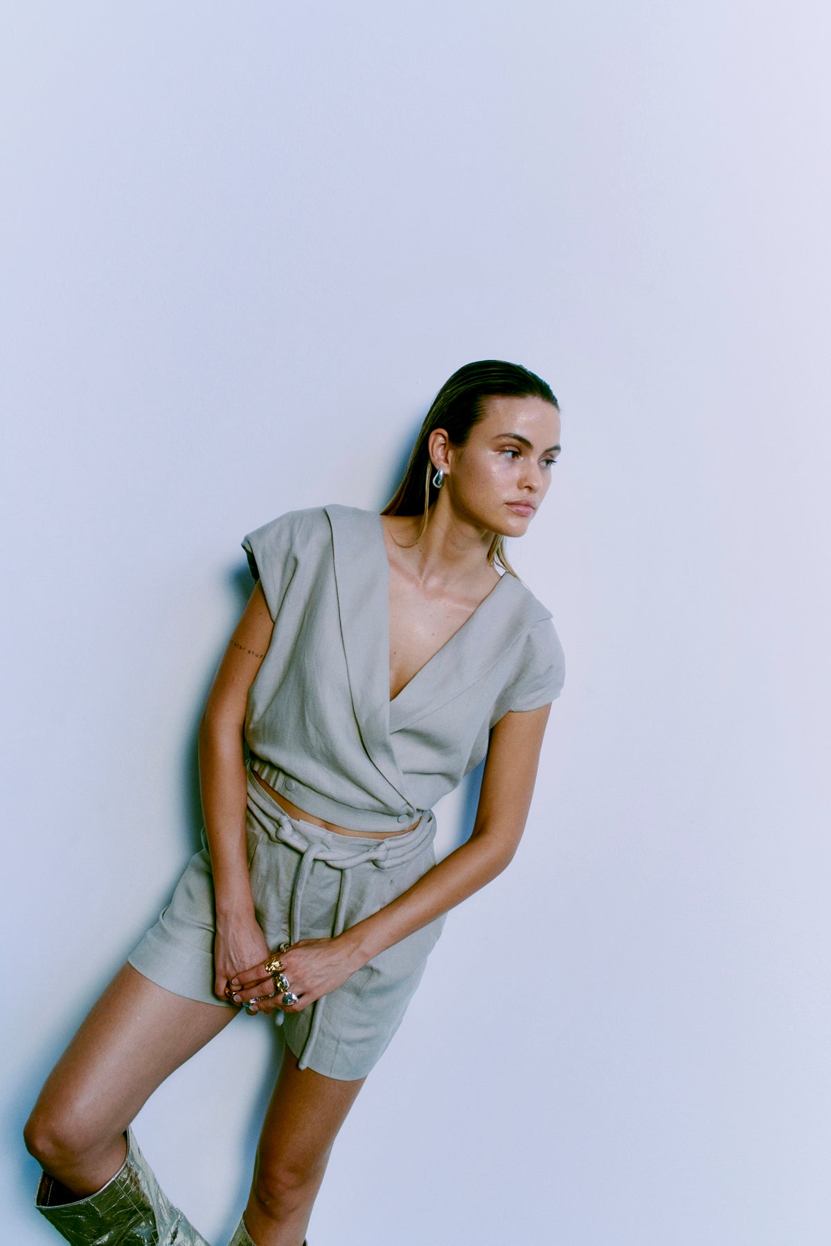 Cmnatuli - Waastcoat met elastische zoomline in beige