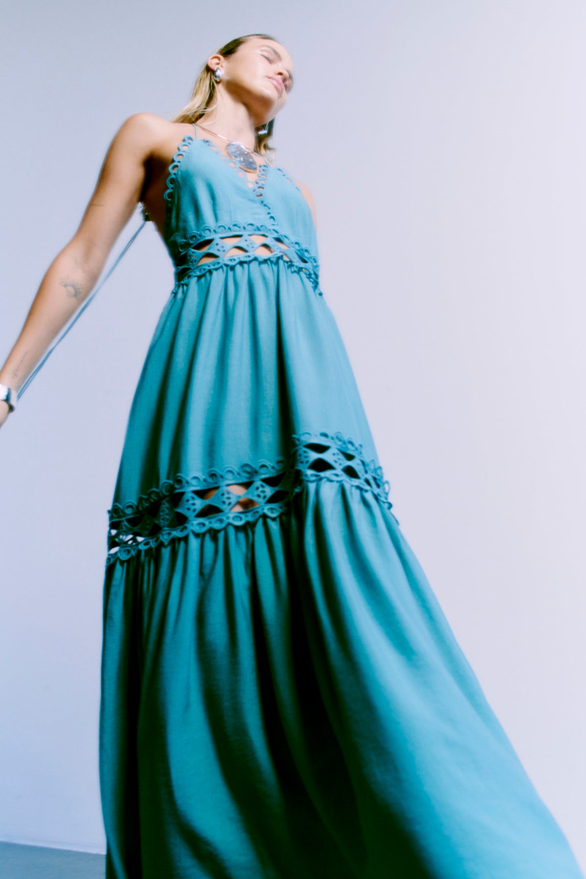 Cmasleah-jurk met snij-en-sew kant in blauw