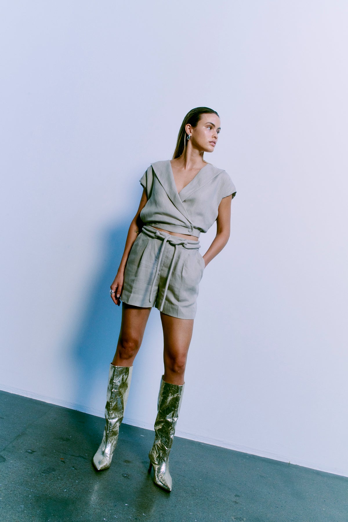 CMNATULI - WAISTCOAT WITH ELASTICATED HEMLINE IN BEIGE