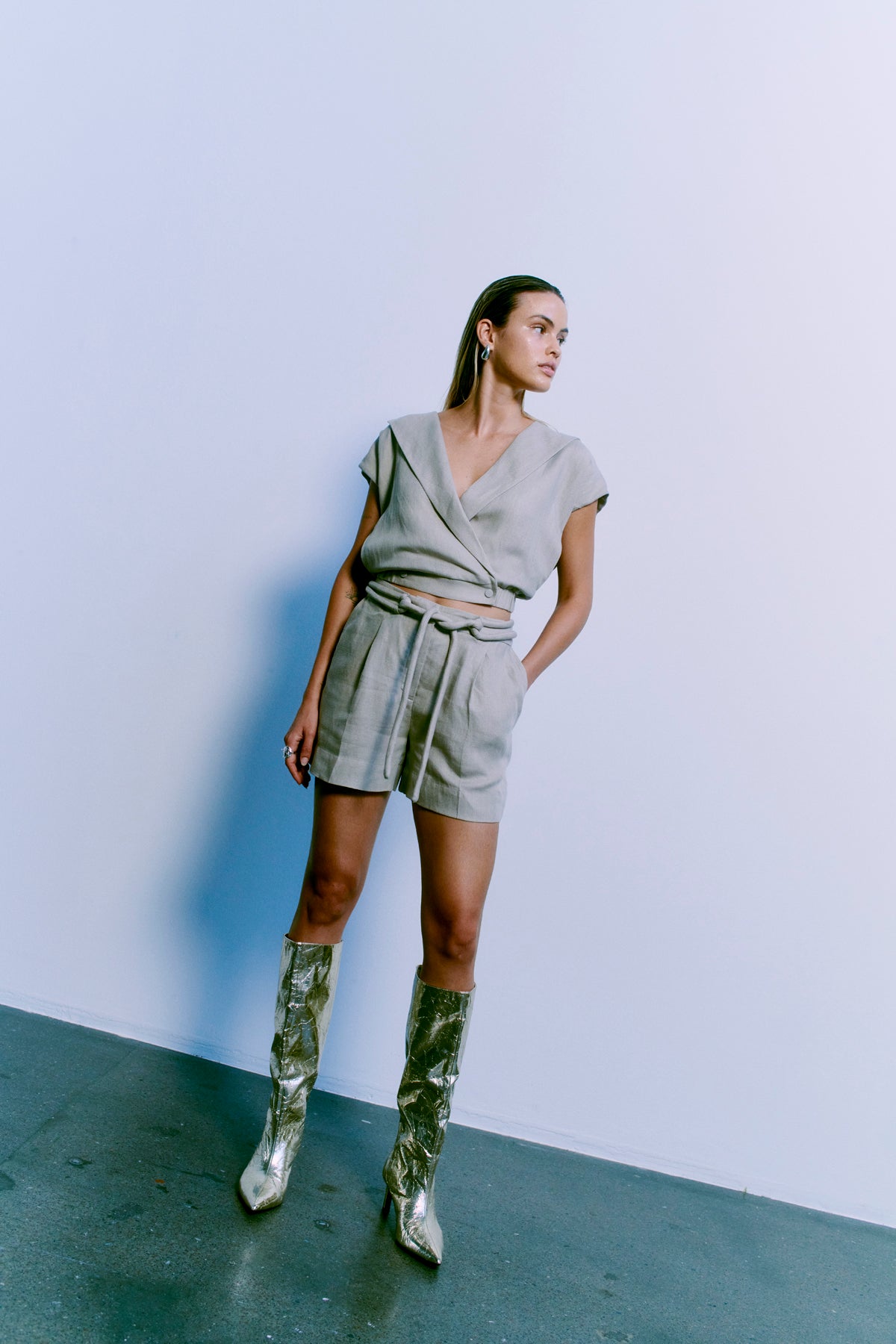 CMNATULI - WAISTCOAT WITH ELASTICATED HEMLINE IN BEIGE