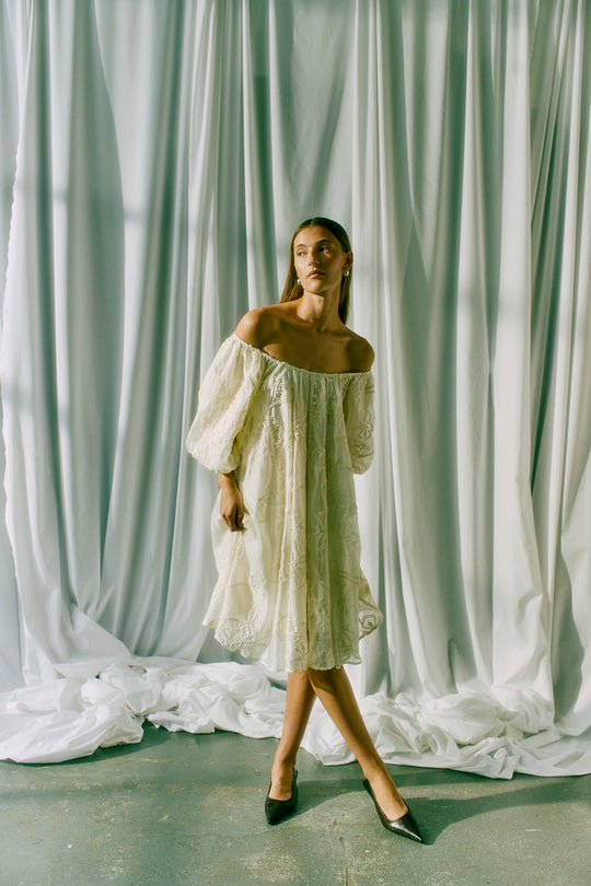 CMMALIAN - EMBROIDERED DRESS IN WHITE