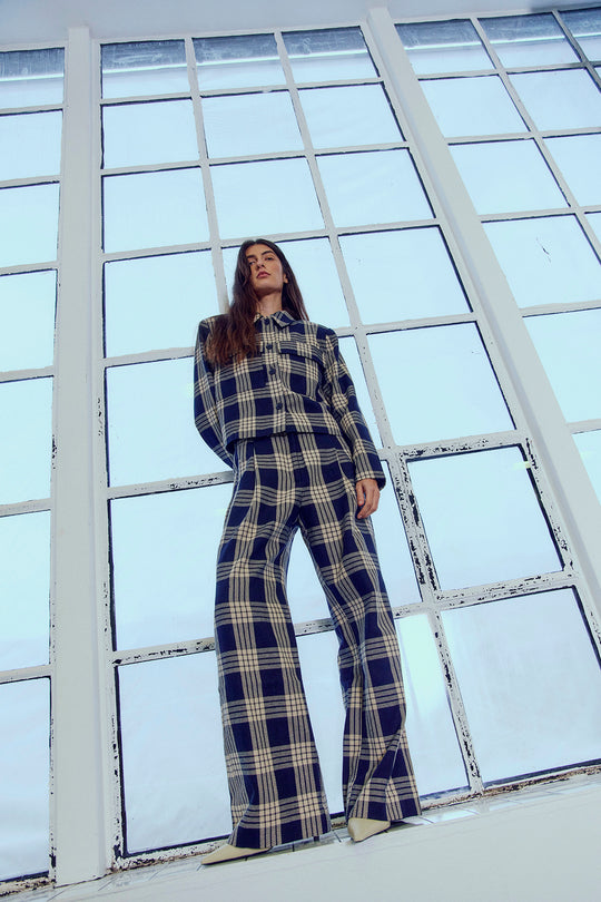 CMATALIE – CHECKED PANTS IN WHITE AND BLUE