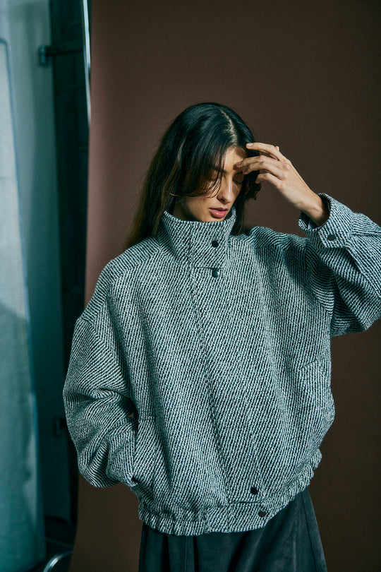 CMCHELSEA – JACKET WITH A HIGH COLLAR IN BLACK AND WHITE