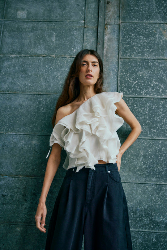 CMTILLY - ONE-SHOULDER BLOUSE WITH RUFFLES IN OFF-WHITE