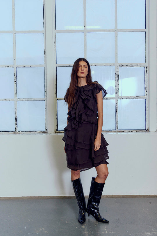 CMTILLY - RUFFLED DRESS IN BROWN