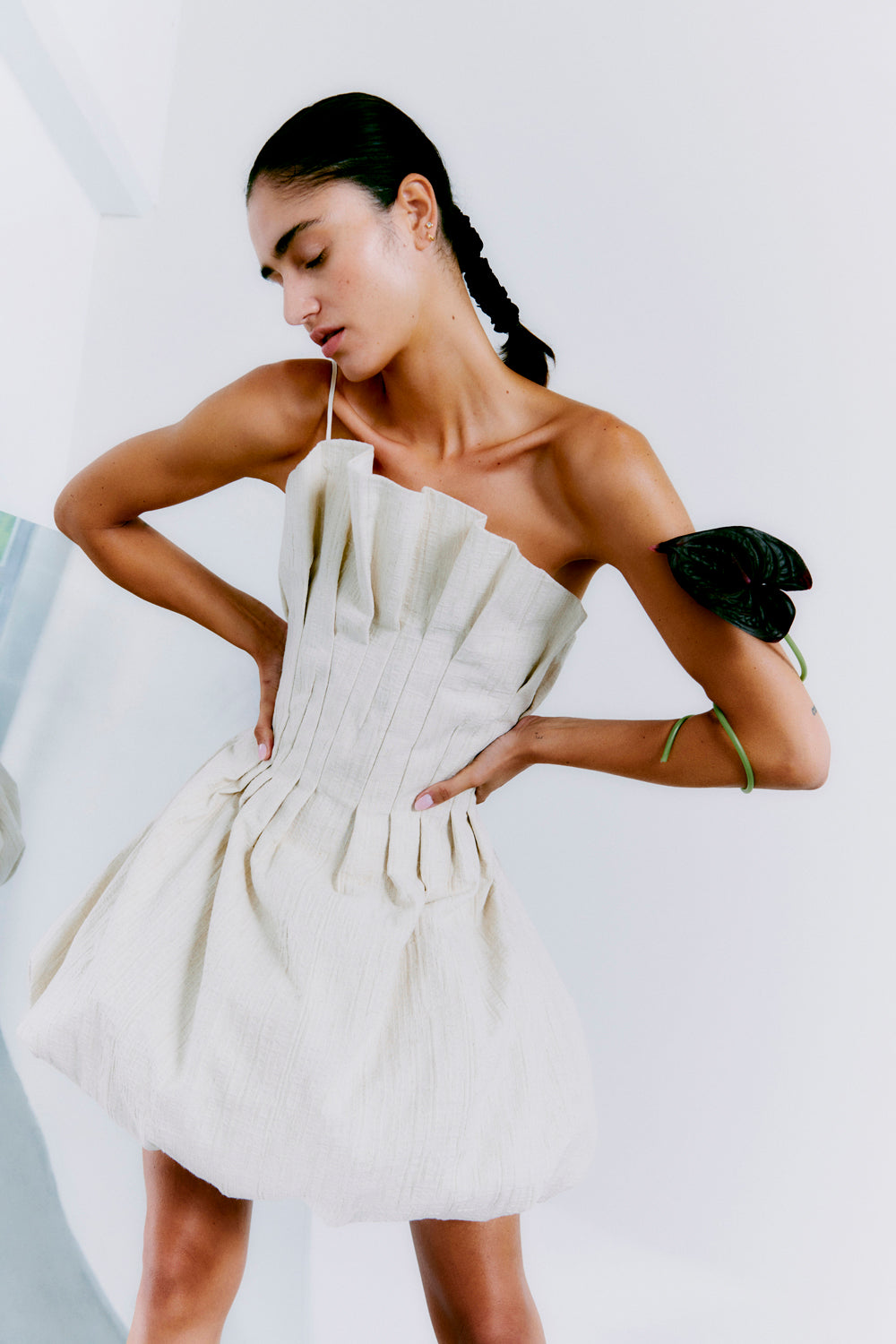 CMBRINDA - Korte jurk met balloneffect in gebroken wit