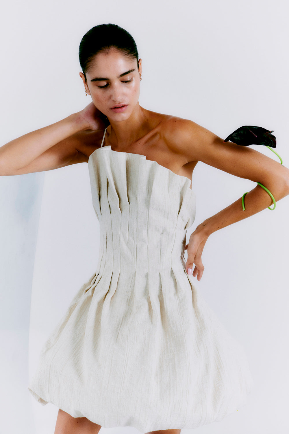 CMBRINDA - Korte jurk met balloneffect in gebroken wit