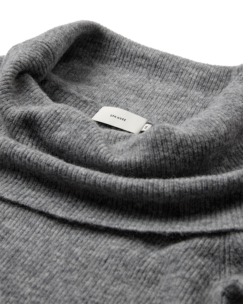Cmibra - off -shoulder pullover in grijs