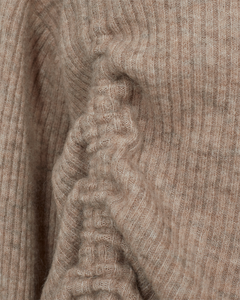 Cmibra - geribbelde pullover met verzamelde details in beige