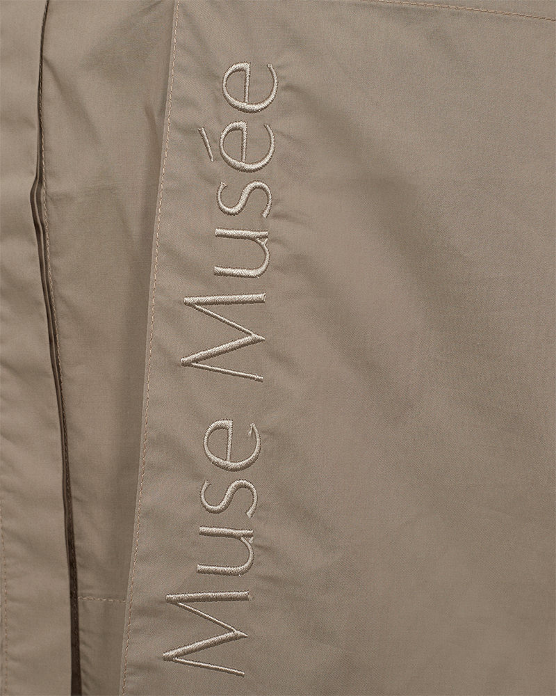 Cmblur - kort shirt met logo -details in beige