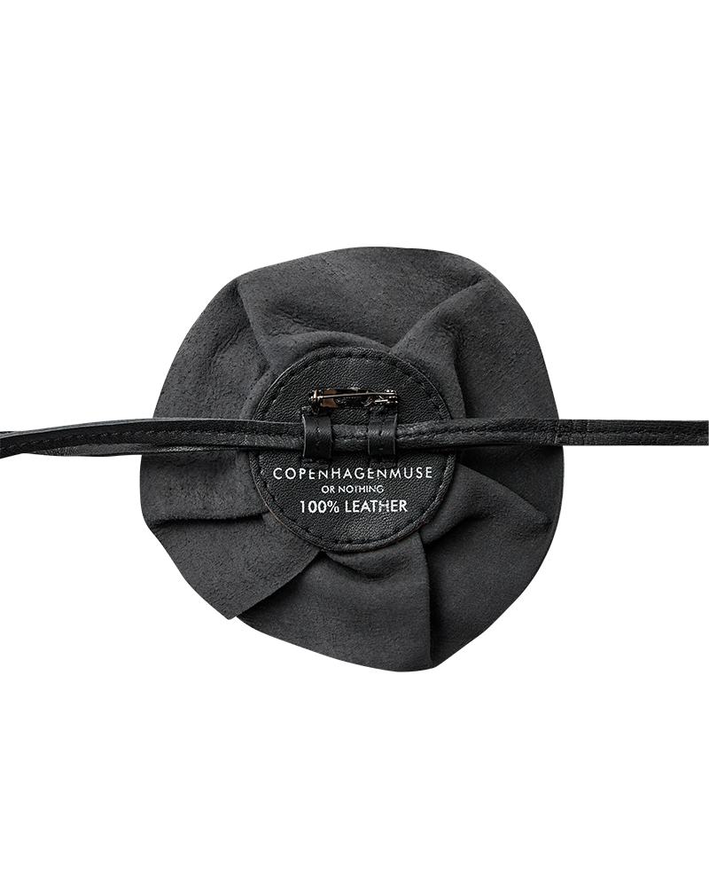 CMROYAL - ROSE IN BLACK