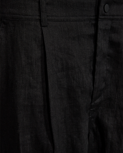 CMNATULI - HIGH-WAISTED SHORTS IN BLACK