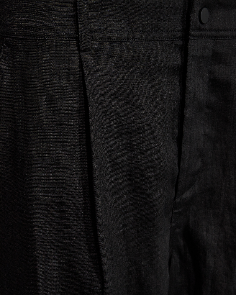 CMNATULI - HIGH-WAISTED SHORTS IN BLACK