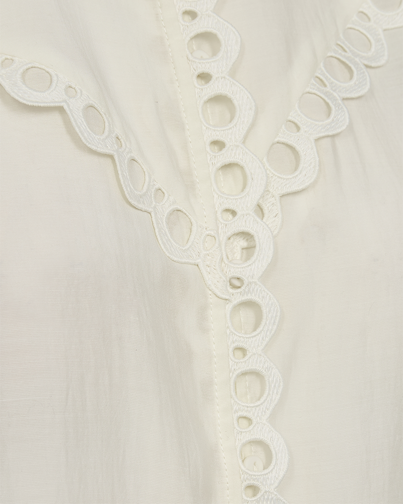 Cmmolly - shirt met kanten details in wit, gebroken wit