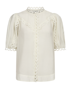 Cmmolly - shirt met kanten details in wit, gebroken wit