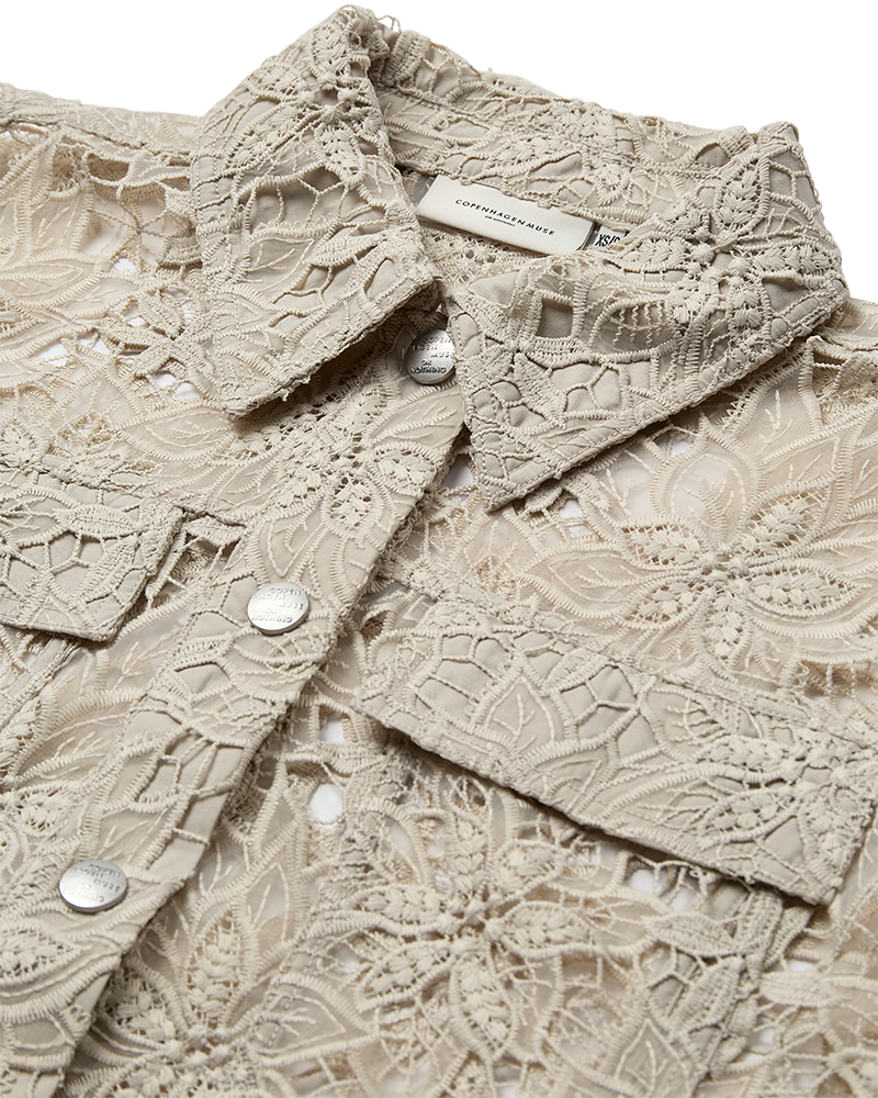 Cmlacey - jas met veters in beige