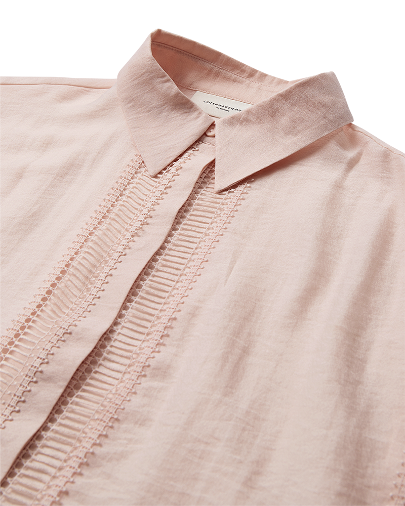 CMMOLLY - SHIRT WITH CUT-AND-SEW LACE IN POWDER