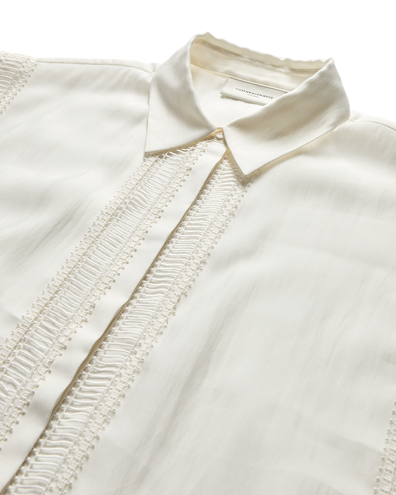 CMMOLLY - SHIRT WITH CUT-AND-SEW LACE IN OFF-WHITE