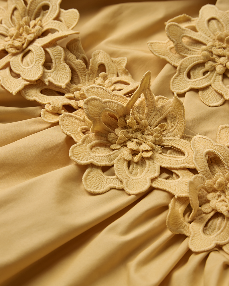 Cmvinca - jurk met genaaide bloemen in geel