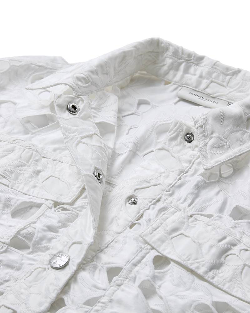 Cmnotra - jas met gatpatroon in wit