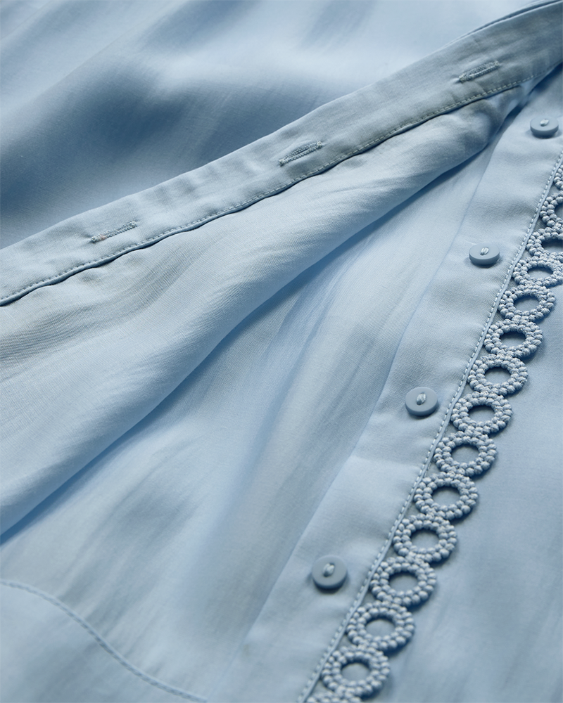 CMMOLLY - SHIRT WITH CUT-AND-SEW LACE IN BLUE