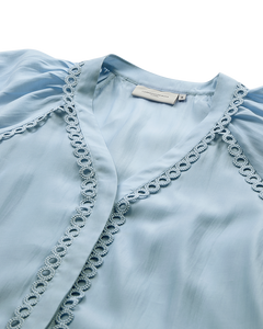CMMOLLY - SHIRT WITH CUT-AND-SEW LACE IN BLUE