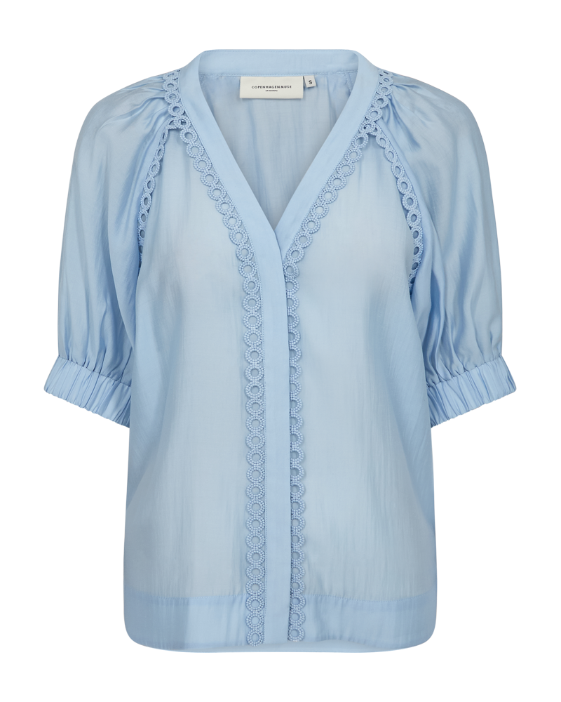 CMMOLLY - SHIRT WITH CUT-AND-SEW LACE IN BLUE