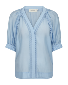 CMMOLLY - SHIRT WITH CUT-AND-SEW LACE IN BLUE