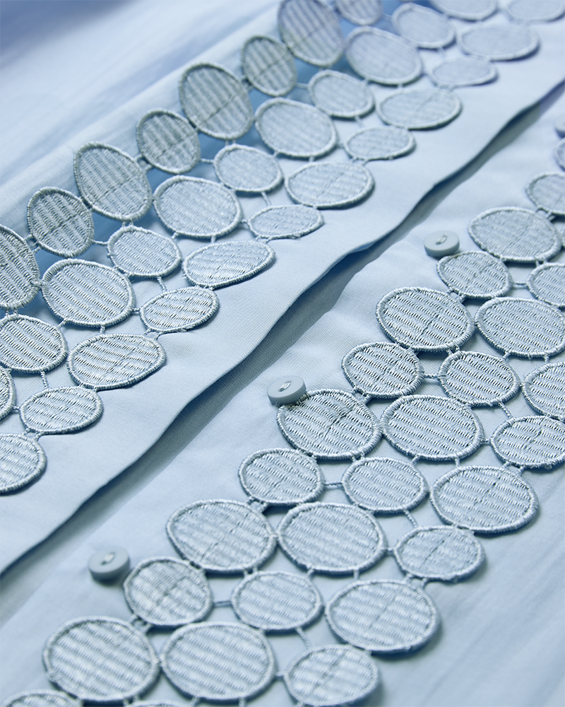 CMMOLLY - SHIRT WITH CUT-AND-SEW LACE IN BLUE