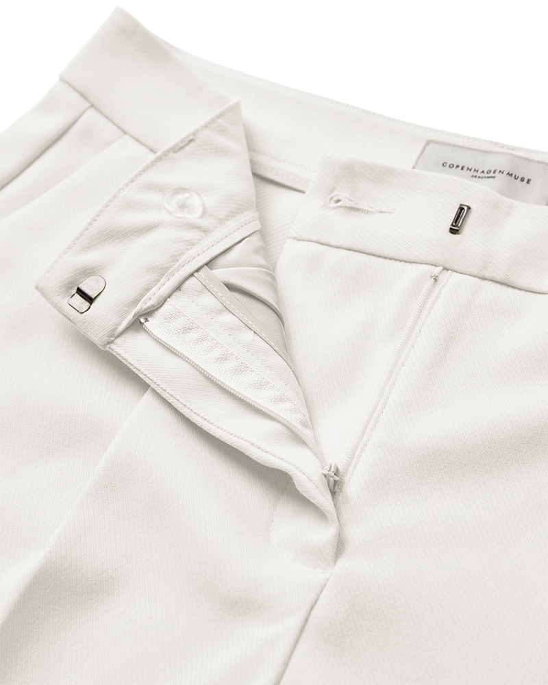 CMTailor - Shorts in off -White