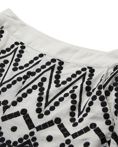 CMEMBroidery - shorts met allover -borduurwerk in wit en zwart, gebroken wit
