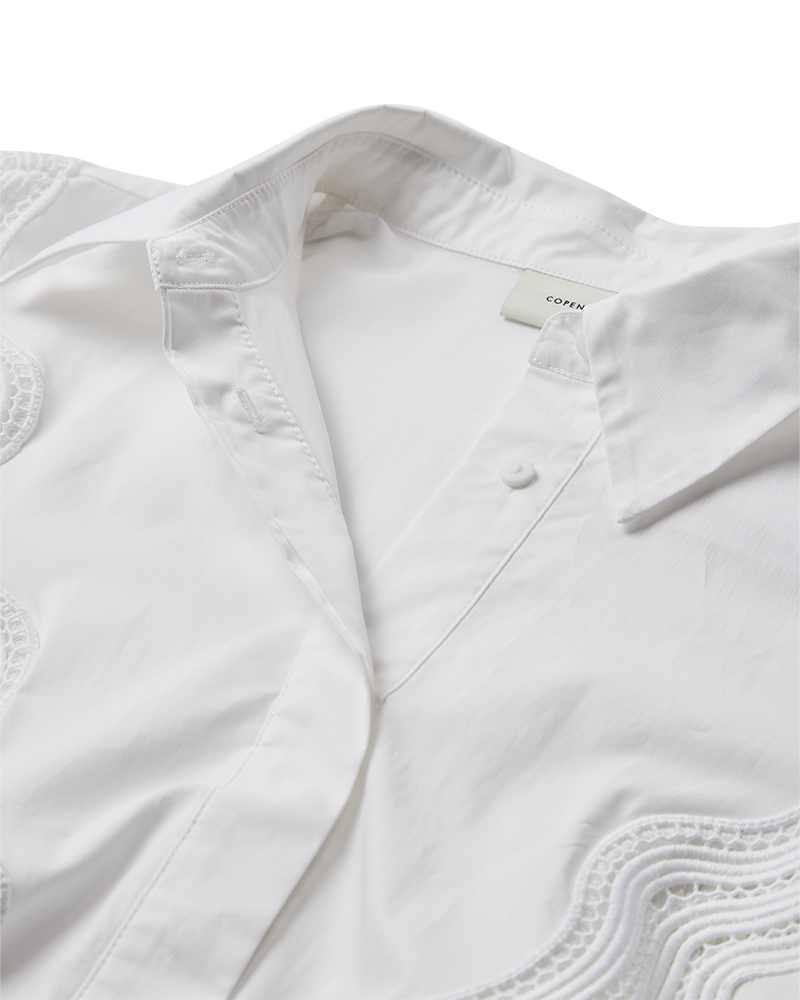 Cmshirley-Shirt-jurk met geknipte kant in het wit in het wit