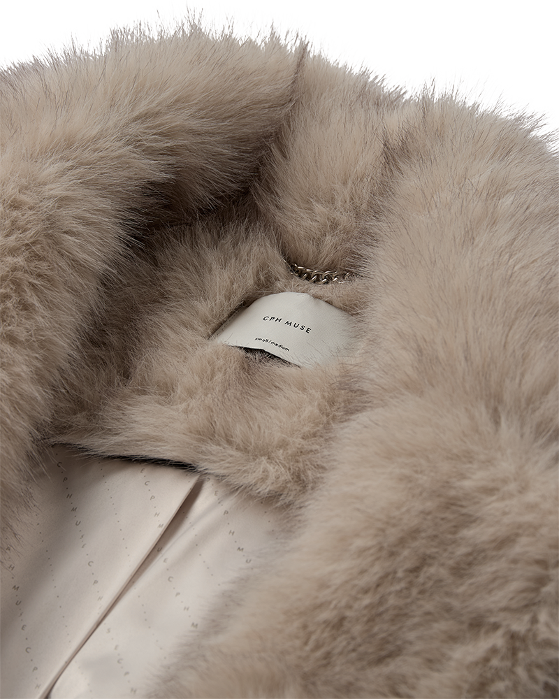 Cmplushy - faux bont vest in beige